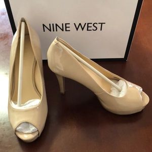 NWT! Nine West Pumps- Natural -Size 6M
Never worn.